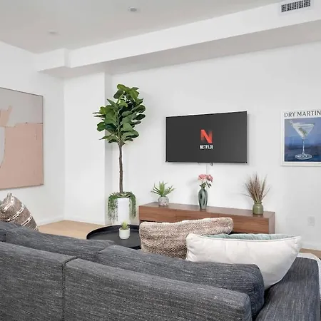 Spacious 2Br Near Uoft And College